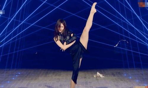 明星台上热舞露点,明星热舞意外露点瞬间