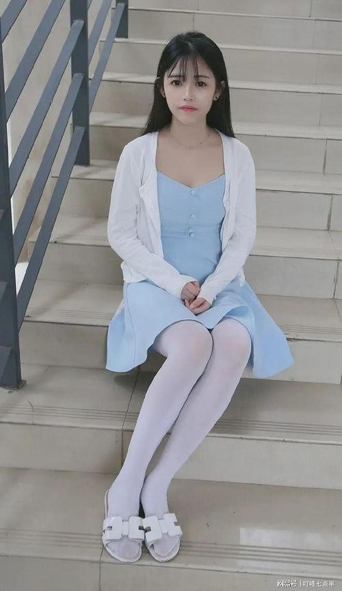 女学生丝袜下体图片,女学生私密瞬间揭秘