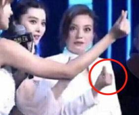 明星比心动作,传递正能量，展现亲和力